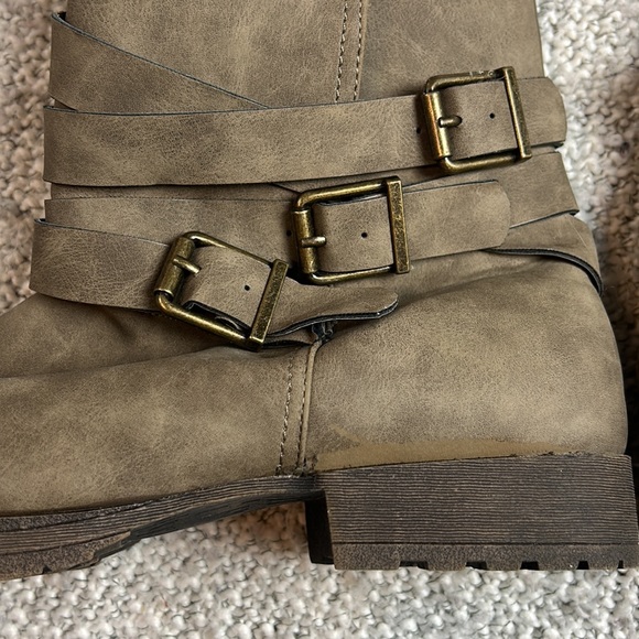 Just Fab booties with Buckles - Picture 4 of 4